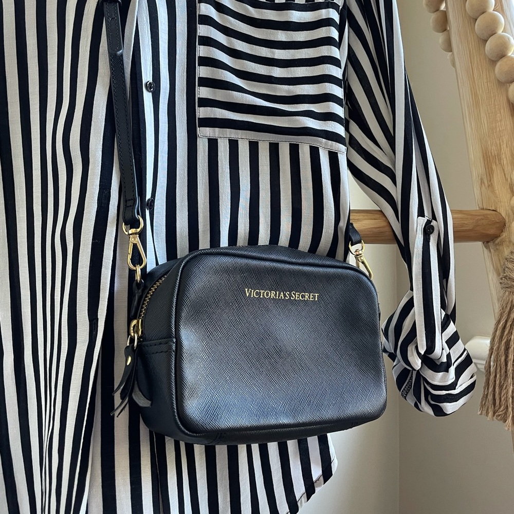VICTORIA’S SECRET small crossbody bag
